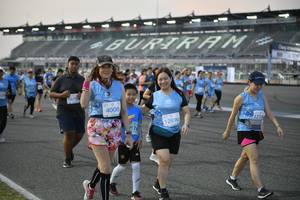 BIB: 50931, 0614, 505, 51517
                            <button type="button" onclick="openModal(10465352)" class="btn btn-primary btn-sm float-right btn-popup" data-toggle="modal" data-target=".modal-high-quality">
                        <i class="fas fa-shopping-cart"></i> Add to Cart
                    </button>
                                            <button type="button" onclick="isThisMe(10465352, true)" class="btn btn-success btn-sm float-right btn-popup btn-isme hidden" data-toggle="tooltip" data-placement="bottom" title="นี่คือรูปของคุณใช่ไหม คลิกที่นี่เพื่อเอาเข้าอัลบั้ม">
                        <i class="fas fa-plus"></i> Add to album
                    </button>
                    <button type="button" onclick="isThisMe(10465352, false)" class="btn btn-warning btn-sm float-right btn-popup btn-isnotme hidden">
                        <i class="fas fa-ban"></i> Remove from album
                    </button>